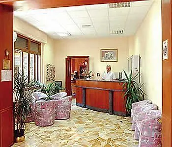 Easy Siena فندق 3*